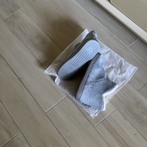 New woman’s slippers - Picture 3 of 3